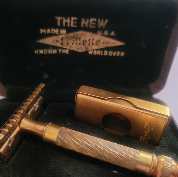 Antique Gillette Razor & Blade Box in Travel Case Men